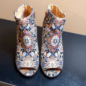 Multi colored heels Size 8